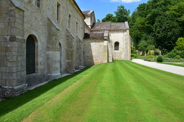 Fototapeta na wymiar Chevet de l'abbaye royale de Fontenay en Bourgogne, France