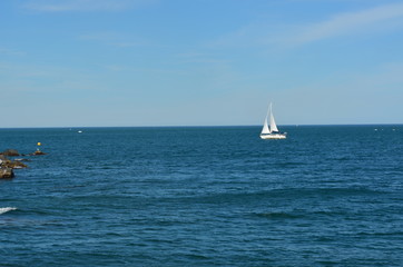 petit voilier solitaire