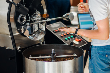 The expert tests the coffee roasting machine. Unique quality and aroma come with an excellent taste, which is distilled from coffee beans, can create a business and have a huge market value.