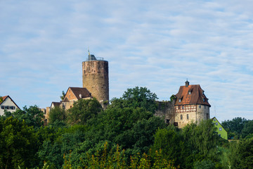 Fototapeta na wymiar Burg Thann in Burgthann in Bayern bei blauen Himmel