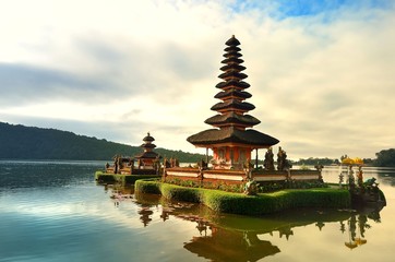 Naklejka premium Pura Ulun Danu temple on a lake Beratan on Bali Indonesia