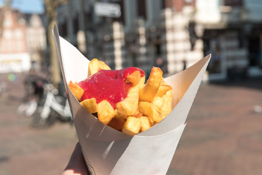 Pommes mit Ketchup