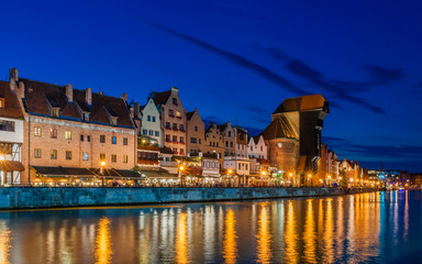 Danzig – Hafen mit Krantor bei Nacht; Polen