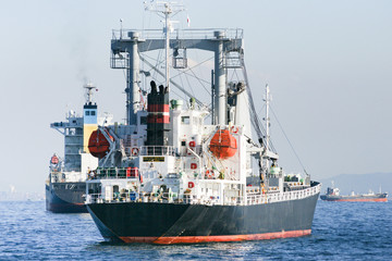 停泊中の貨物船