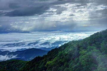美ヶ原高原からの雲海と天使のはしご