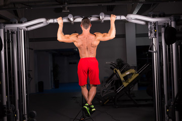 Strong man doing pull ups
