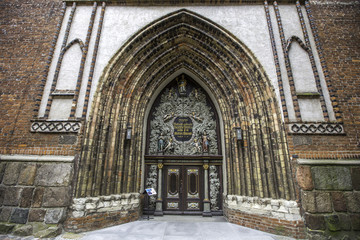 Fototapeta na wymiar Westportal der Nikolaikirche in Stralsund