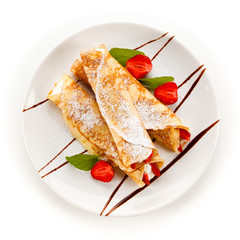 Pancakes with strawberries and creme 