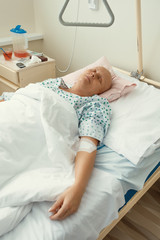 Obraz na płótnie Canvas woman patient with cancer in hospital
