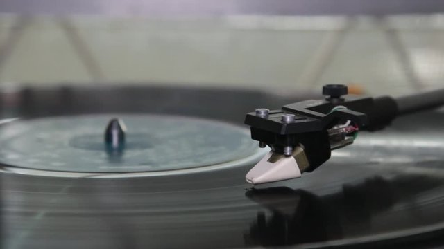 A vinyl player with a vinyl disk  is running
