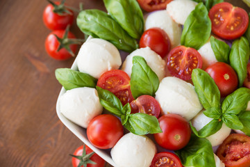 Insalata Caprese, mozzarella, pomodoro e basilico, Italian Food