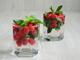 Detox water raspberry mint. Cool drink in the heat.