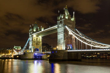 Obraz premium Tower Bridge with reflections at sunset in London, UK.