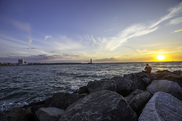 Sonnenuntergang am Hafen von Warnemünde an der Ostsee