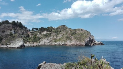 Fototapeta na wymiar Taormina vista dall'Isola Bella