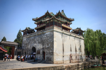 Obraz premium Monumental gate in the Summer Palace park in Beijing
