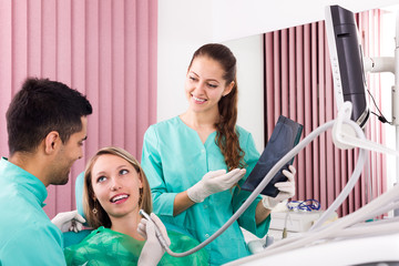Obraz premium dentist and patient