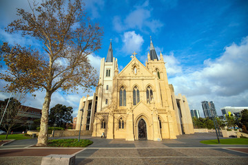 Fototapeta na wymiar St Mary's Cathedral in downtown Perth