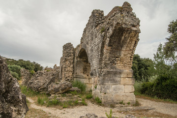 Fototapeta premium Ruines of Roman aqueduct near Fontvieille in Provence region of France