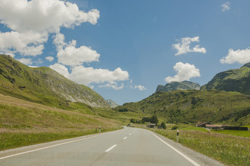 Naklejka premium Silvaplana, Tiefencastel, Dorf, Julierpass, Passstrasse, Bergstrasse, Engadin, Oberengadin, Alpen, Schweizer Berge, Bergbauer, Graubünden, Sommer, Schweiz