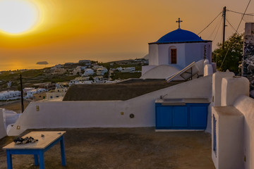 Obraz premium Panorama of Santorini Island in Greece famous for romantic sunsets on the cliff