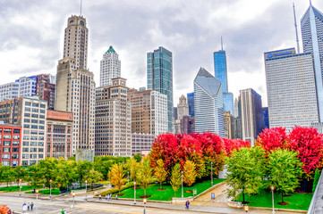 Fototapeta premium Chicago skyscrapers, Illinois state city, famous for the fountain and the magical colors of autumn, in the city park