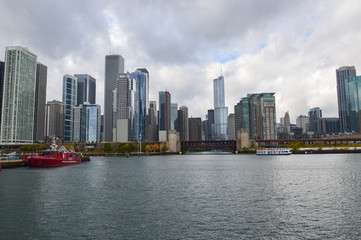 Fototapeta premium Chicago skyscrapers, Illinois state city, famous for the fountain and the magical colors of autumn, in the city park