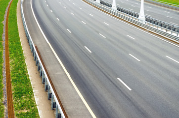 Turn on the multi-lane road without cars