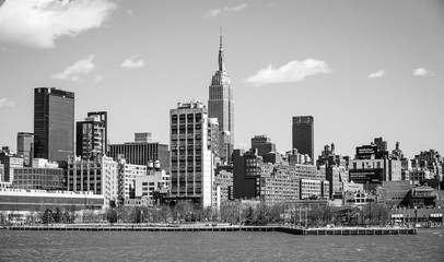 Fototapeta premium Skyline of Midtown Manhattan with Empire State Building