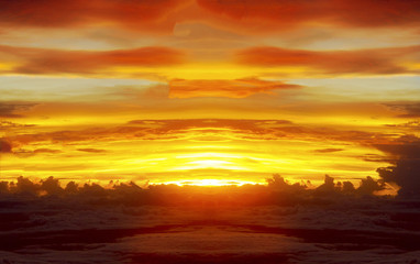 Obraz premium twilight cloud and sky background,colorful dramatic sky with cloud at sunset