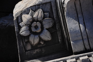 Fleur Antique Romaine