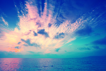 Obraz na płótnie Canvas Sunrise over the sea