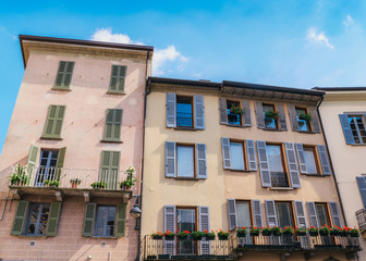 Fototapeta na wymiar Colourful houses in Como, Italy
