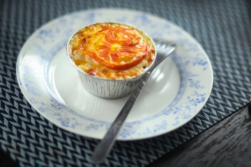 жульен на тарелке 