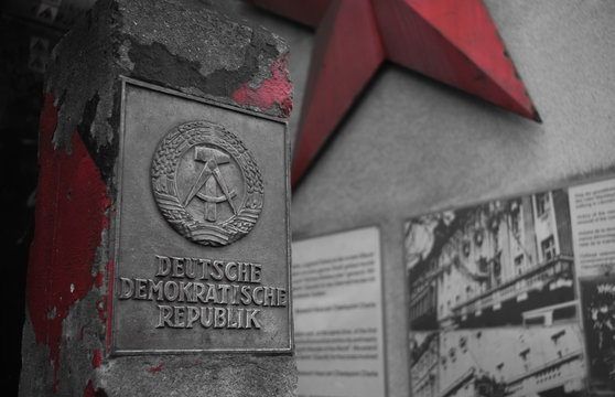 Communist symbol near the Berlin wall