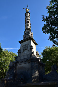 Fontaine de la Victoire place du Châtelet à Paris, France