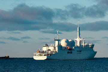 Fototapeta premium White military ship