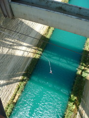 Bungy Junping im Kanal von Korinth