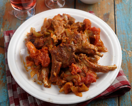 Lamb chops with tomato and pepper