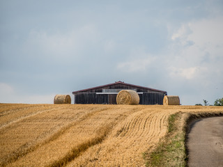 Strohrollen auf dem Feld