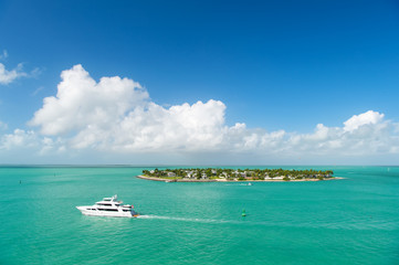 touristic yachts floating by green island at Key West, Florida - obrazy, fototapety, plakaty