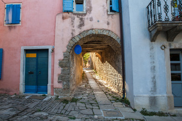 Fototapeta na wymiar Typical alley of Groznjan