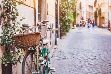 Kissenbezug Vintage Fahrrad auf der Straße in Italien © Song_about_summer