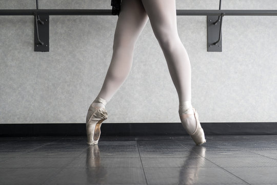 Ballet Dancer En Pointe in 4th 