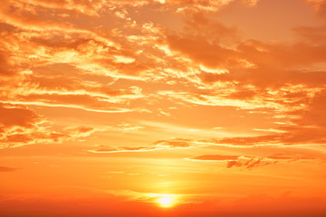 美しく染まる雲の背景イメージ