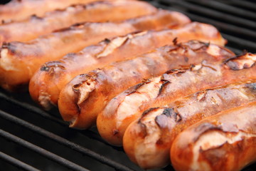 Käsewürstchen auf dem Grill