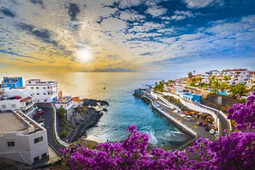 Foto auf Acrylglas Kanarische Inseln Sonnenaufgang in der Stadt Puerto de Santiago, Teneriffa, Kanarische Insel, Spanien