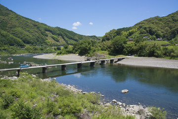 Fototapeta na wymiar 沈下橋と四万十川　Low-water crossing on Shimanto River, Kochi, Shikoku, Japan