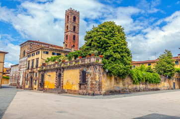 The square of St. Martino in the ancient italian town of Lucca. - obrazy, fototapety, plakaty