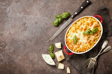 Mac and cheese, american style pasta